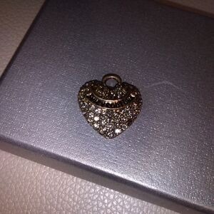 Elegant Gold Heart Pendant